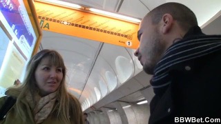 Парень познакомился с толстушкой в метро и трахнул ее