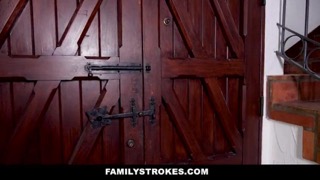 Сводный брат получает оплату минетом и сексом