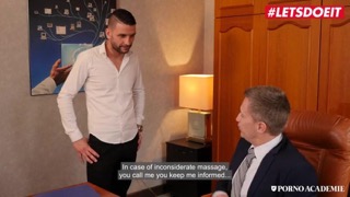 Грязная студентка с большими дойками получает двойную нагрузку от взрослых учителей