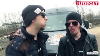 Рыжая милашка дала себя здорово трахнуть прямо в автобусе