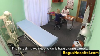 Врач трахает свою клиентку в кабинете