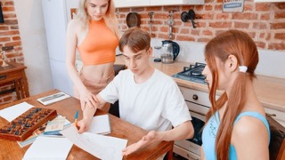 Две молодые красотки хотят член ботаника