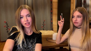 Девушка смотрит на секс подруги