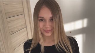 Блондинка хорошо скачет на члене друга
