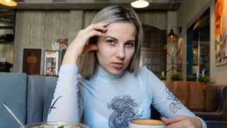 Вибратор с дистанционным управлением в переполненном кафе — Letty Black