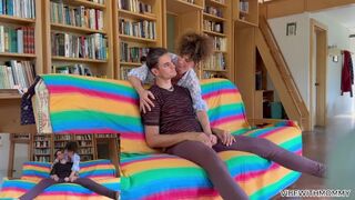 Схватила его в лесу