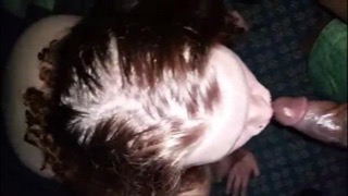 Телочка стоя на коленках сосет черный член