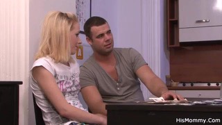 Телочки трахаются после игры в покер