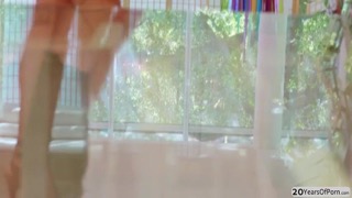 Красивая девочка с большим упругим задом страстно трахается
